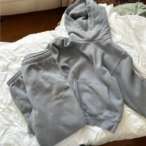 Aritzia cozy fleece set in a grey shade - Picture 3 of 7